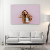 Rózsaszín fal előtt - téglalap